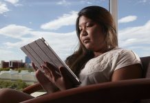 There’s Now a Condition Called “iPad Neck” and Women Are More Prone to It