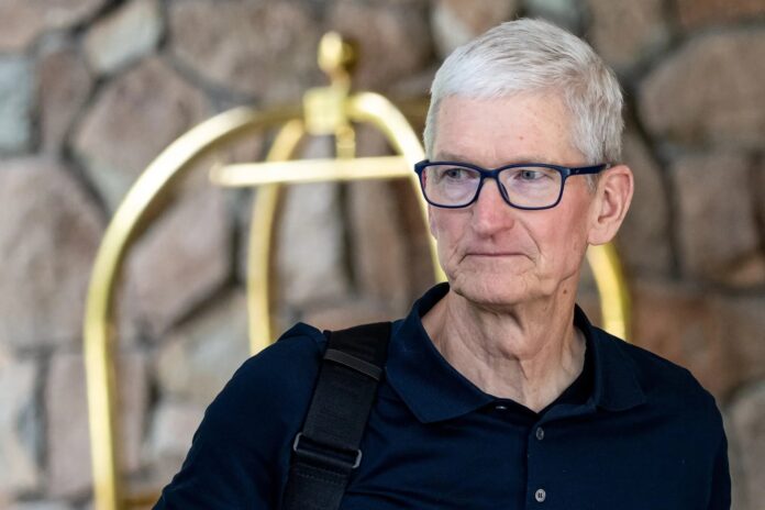 429414 John Ternus Takes Apple’s Top Job as Tim Cook Moves to Executive Chair