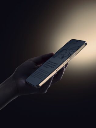 TCL&rsquo;s P80 Phones Put an E-Reader-Style Mode on AMOLED, With U.S. Availability Still Ahead