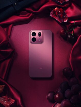 TCL&rsquo;s P80 Phones Put an E-Reader-Style Mode on AMOLED, With U.S. Availability Still Ahead