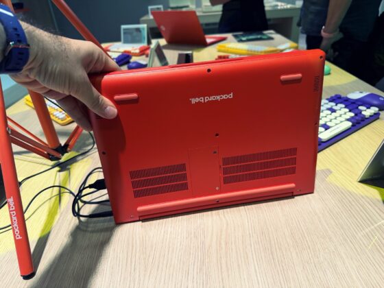 Packard Bell&rsquo;s Return Puts a Lightweight DotBook Laptop at the Center of a Wider Gadget Line