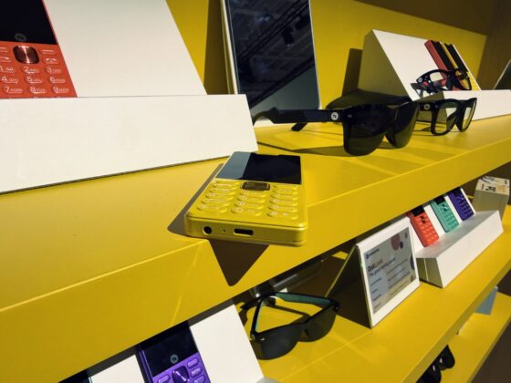 Packard Bell&rsquo;s Return Puts a Lightweight DotBook Laptop at the Center of a Wider Gadget Line