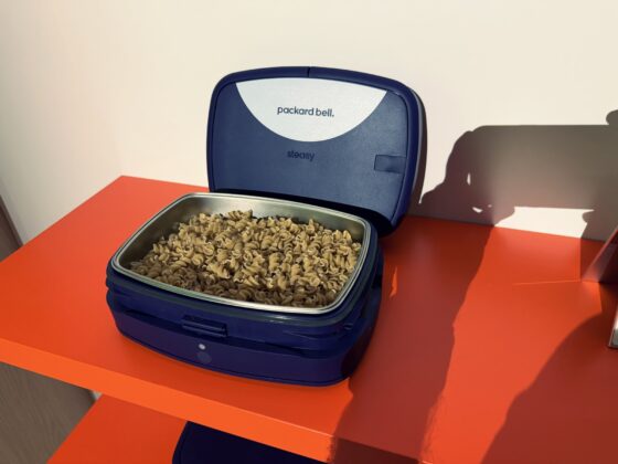 Packard Bell&rsquo;s Return Puts a Lightweight DotBook Laptop at the Center of a Wider Gadget Line