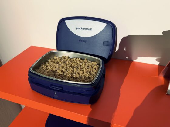 Packard Bell&rsquo;s Return Puts a Lightweight DotBook Laptop at the Center of a Wider Gadget Line