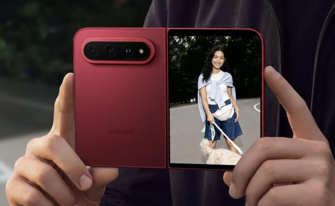 Xiaomi 18 Fold camera sample showing an indoor scene with bright exterior light