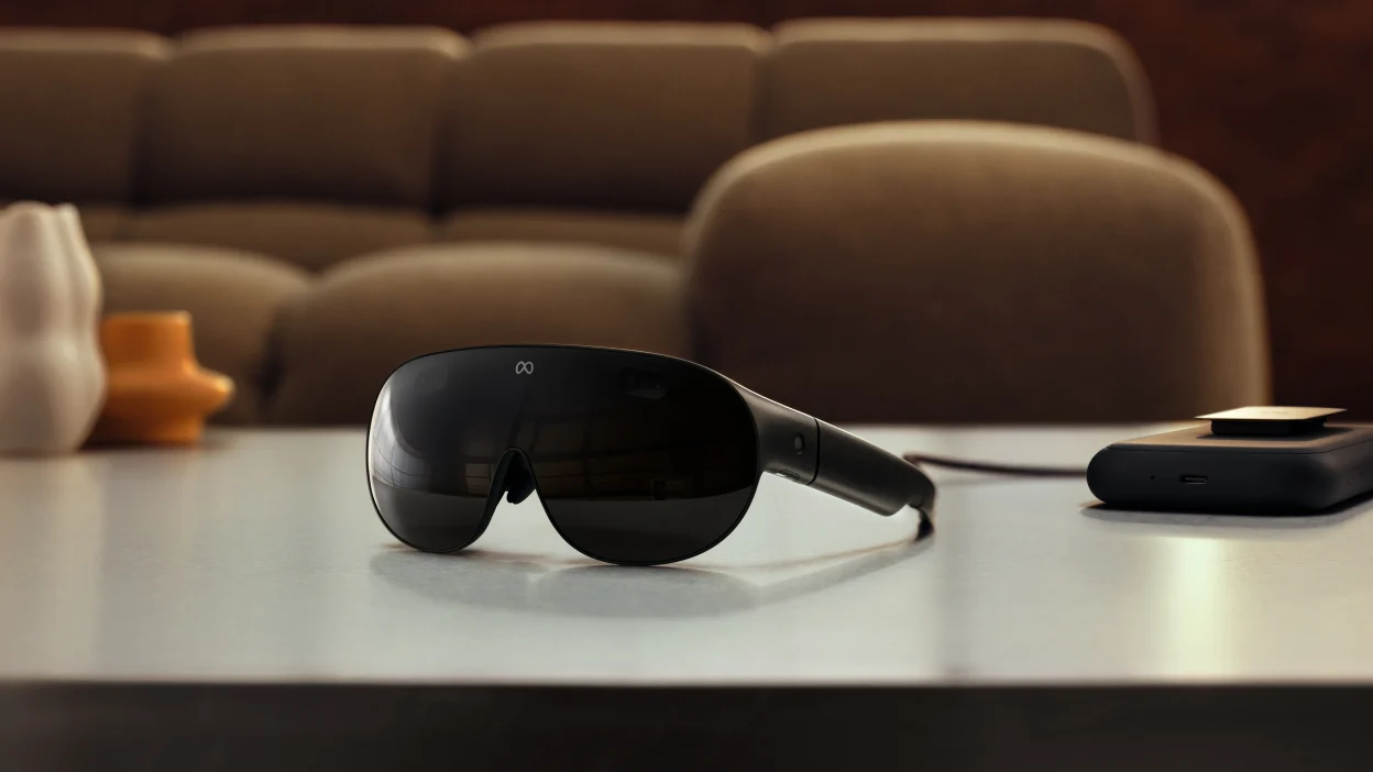 Illustration of the growing smart-glasses market, where Apple is reportedly targeting a late-2027 entry.
