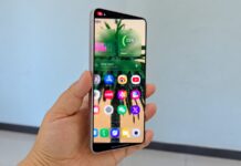 Galaxy S26 Ultra Demo Recreates iPhone Duo’s Fold Animation Without Foldable Hardware Samsung Galaxy S26 Ultra displaying a simulated foldable-phone interface animation.