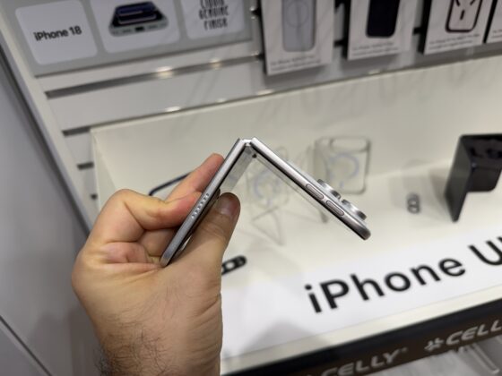 Side view of Celly&rsquo;s rumored foldable iPhone mockup