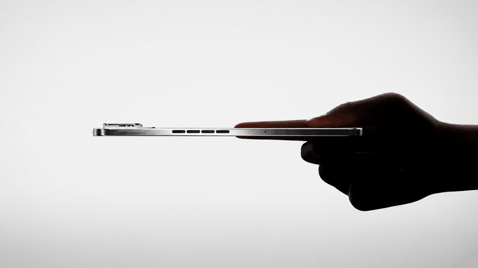 iQOO Pad Ultra shown as a compact tablet designed for gaming accessories and active cooling.