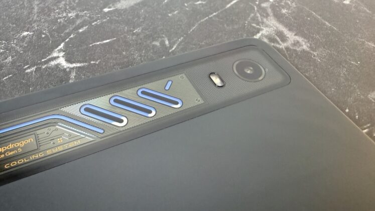 REDMAGIC Astra 2 tablet edge detail