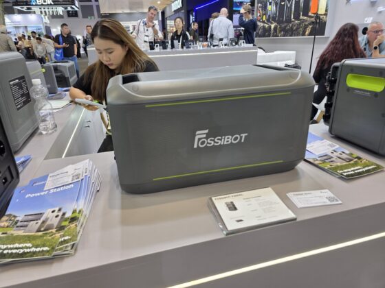 FOSSiBOT battery-powered hardware display