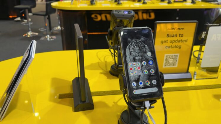 Ulefone&rsquo;s Armor Pad 5 Ultra Puts a 200-Lumen Projector in a 24,200mAh Rugged Tablet
