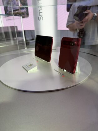 Front view of the Xiaomi 18 Fold with its cover display