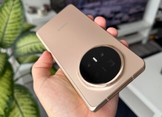 Honor Magic V7 foldable phone