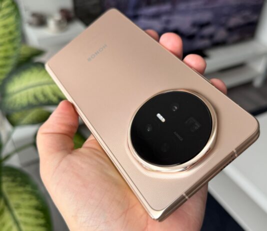 Honor Magic V7 Rumor Points to a Bigger Tablet-Size Inner Display and 6,000mAh-Plus Battery Honor Magic V7 foldable phone