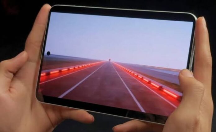 honor-win-pad-honor-tablete-cover-a97256-001 HONOR WIN Pad shown in landscape orientation in a promotional teaser image
