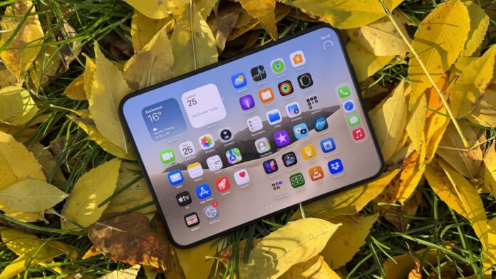 Apple Acknowledges iPhone Duo Inner-Display Issue, Says Affected Units Can Be Replaced